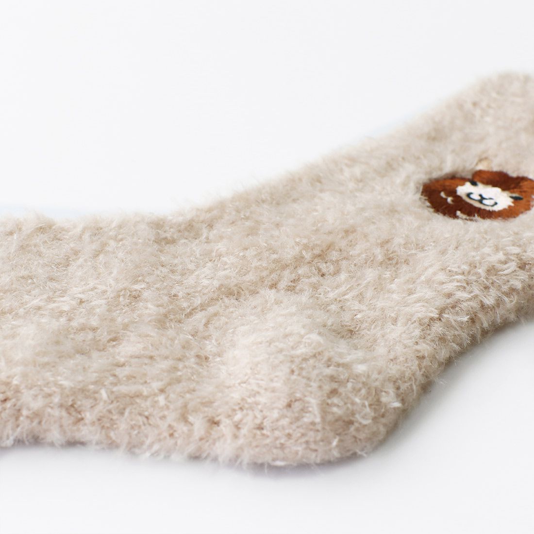 日本 TOMO - 可愛動物刺繡毛絨保暖襪-羊駝-淺米