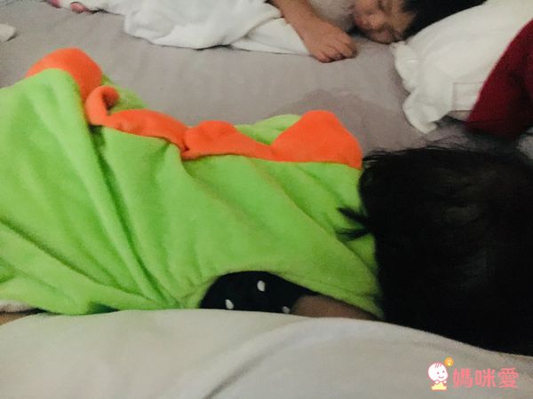 【JoyNa 法蘭絨分腿防踢睡袋】晚上不怕踢被