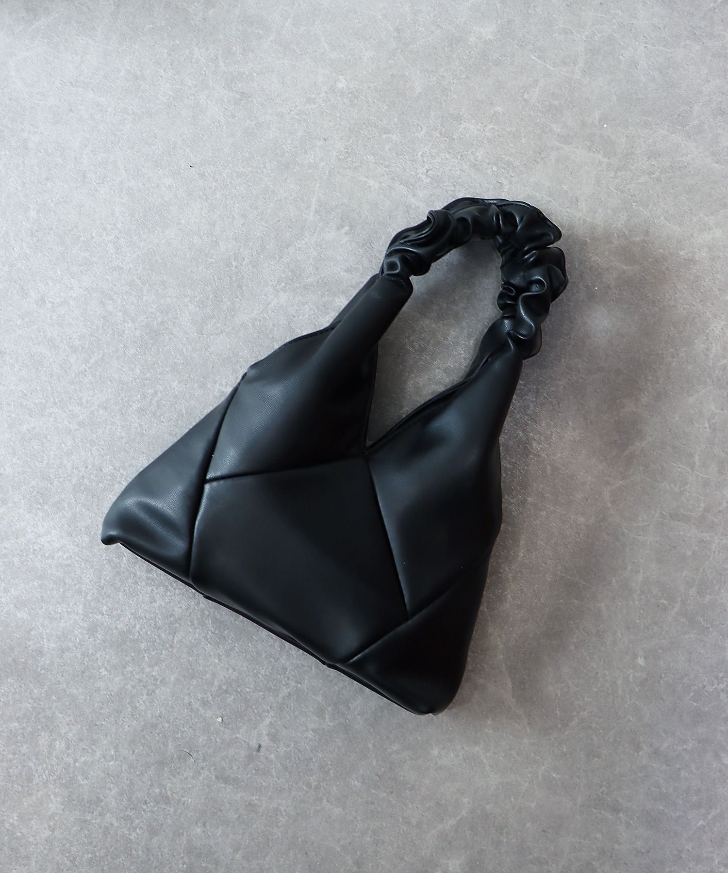 日本 BLUE EAST - 捲捲提把交叉皮革肩背包-卡其