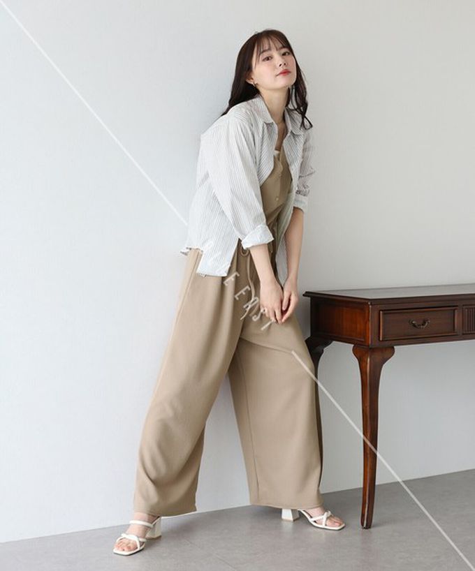 日本 BLUE EAST - 韓國製 簡潔迷人V領無袖連身褲-卡其