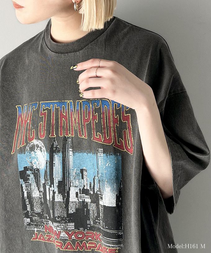 日本 Classical Elf - JAVA 刷色感酷帥印花寬版T恤-炭灰-摩天大樓