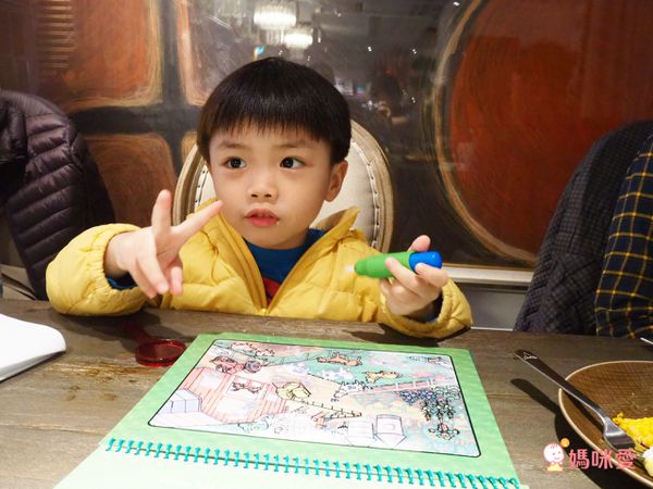 暢銷全美！【美國瑪莉莎】水畫冊＆可重複黏貼貼紙簿