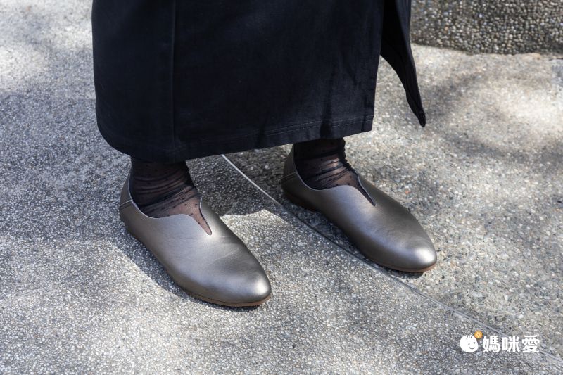 日本女裝代購 - 日本製 柔軟V字腳背美型平底鞋-經典黑