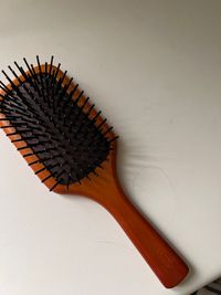 AVEDA - 隨行按摩梳-平行輸入-長約19.8cm 寬約6.8cm 高約3.5cm (梳齒+木頭高度)  帶梳齒部分的尺寸為：9x5cm