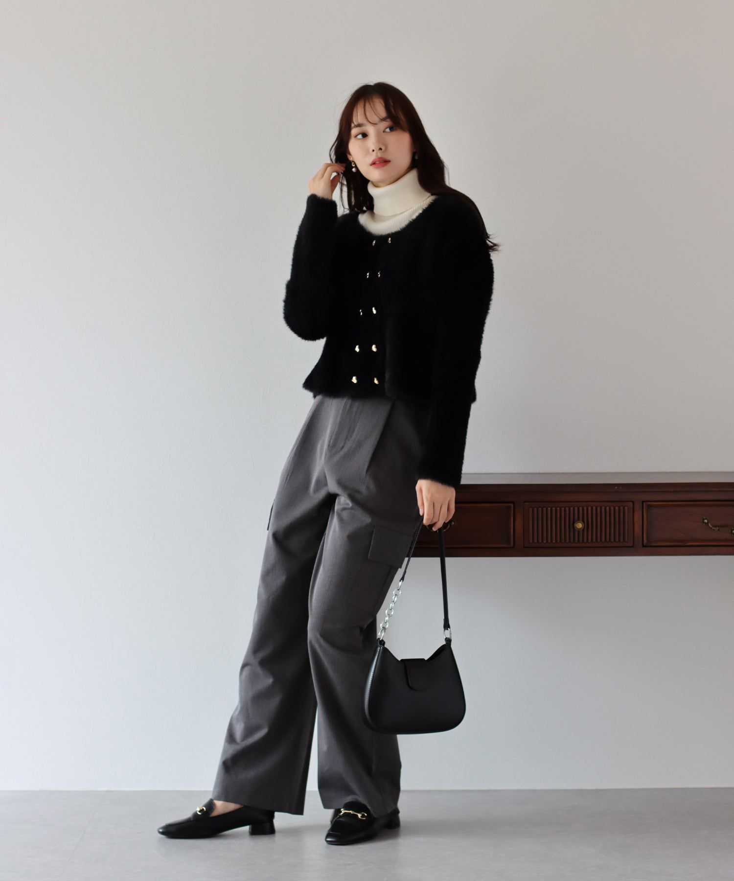 日本 BLUE EAST - 毛茸茸雙愛心排扣外套-米杏