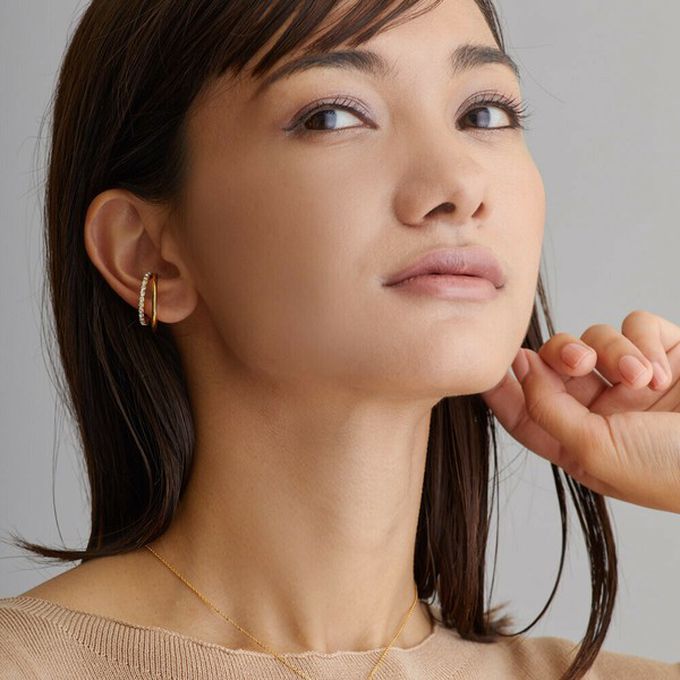 日本 Melody Accessory - 日本製 成熟感水鑽交錯線條耳骨夾-銀