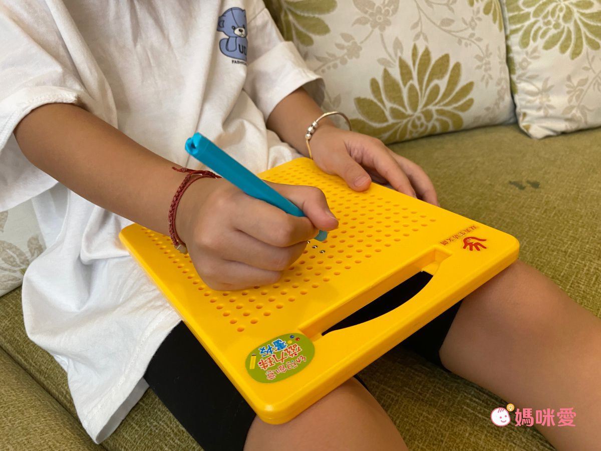 双美生活文創 - 幼兒創意磁力珠畫板-380顆磁力珠畫板+58款造型引導手冊