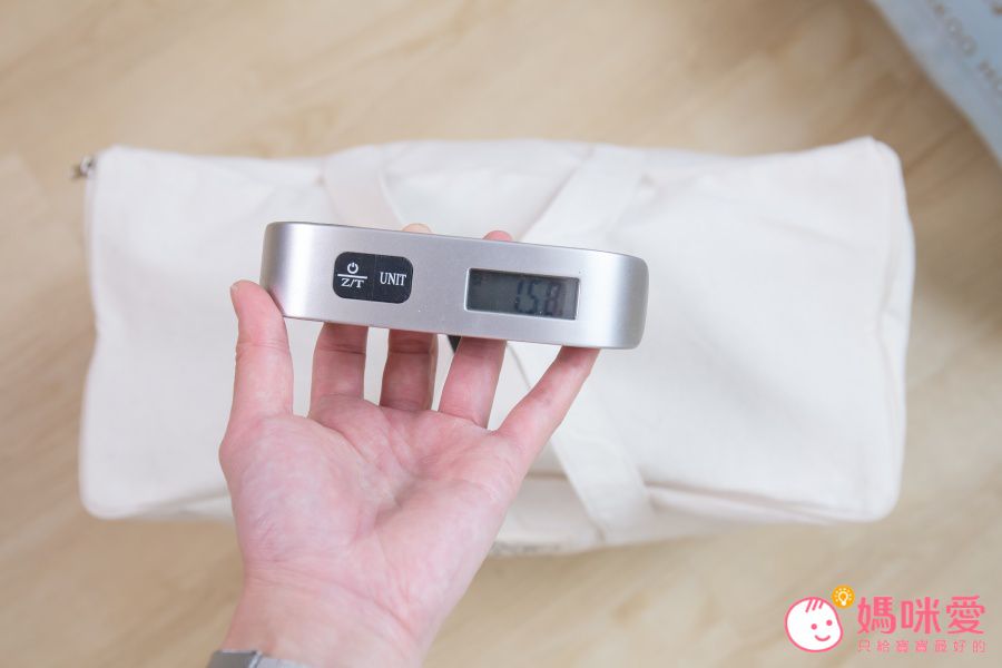 睡袋＋收納袋，整體重量大約1.5公斤