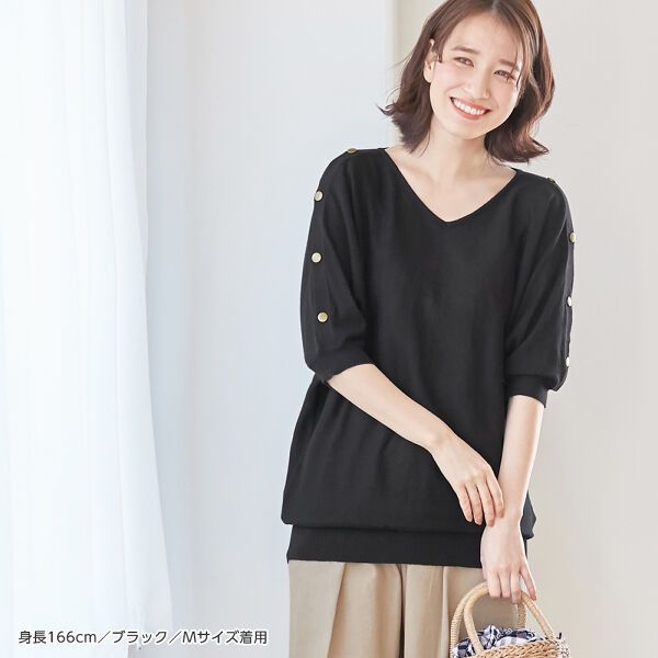 日本 BELLUNA - 純棉V領金釦點綴五分袖上衣-星塵粉