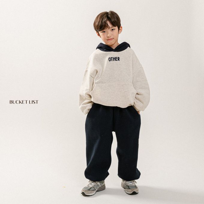 韓國 BUCKET LIST - (內磨毛)鬆緊腰OTHER刺繡縮口褲-深藍