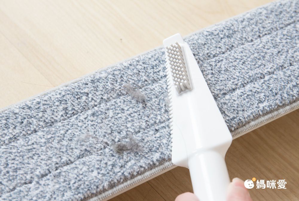 免彎腰！擠乾水分不用手【韓國 噴霧式秒收拖把】