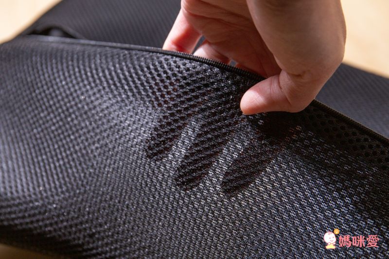 日本 SU-ZI - AS RAKUNA 快眠整體枕 (可調整高度)-黑 (52x29x(4.5~7.5)cm)