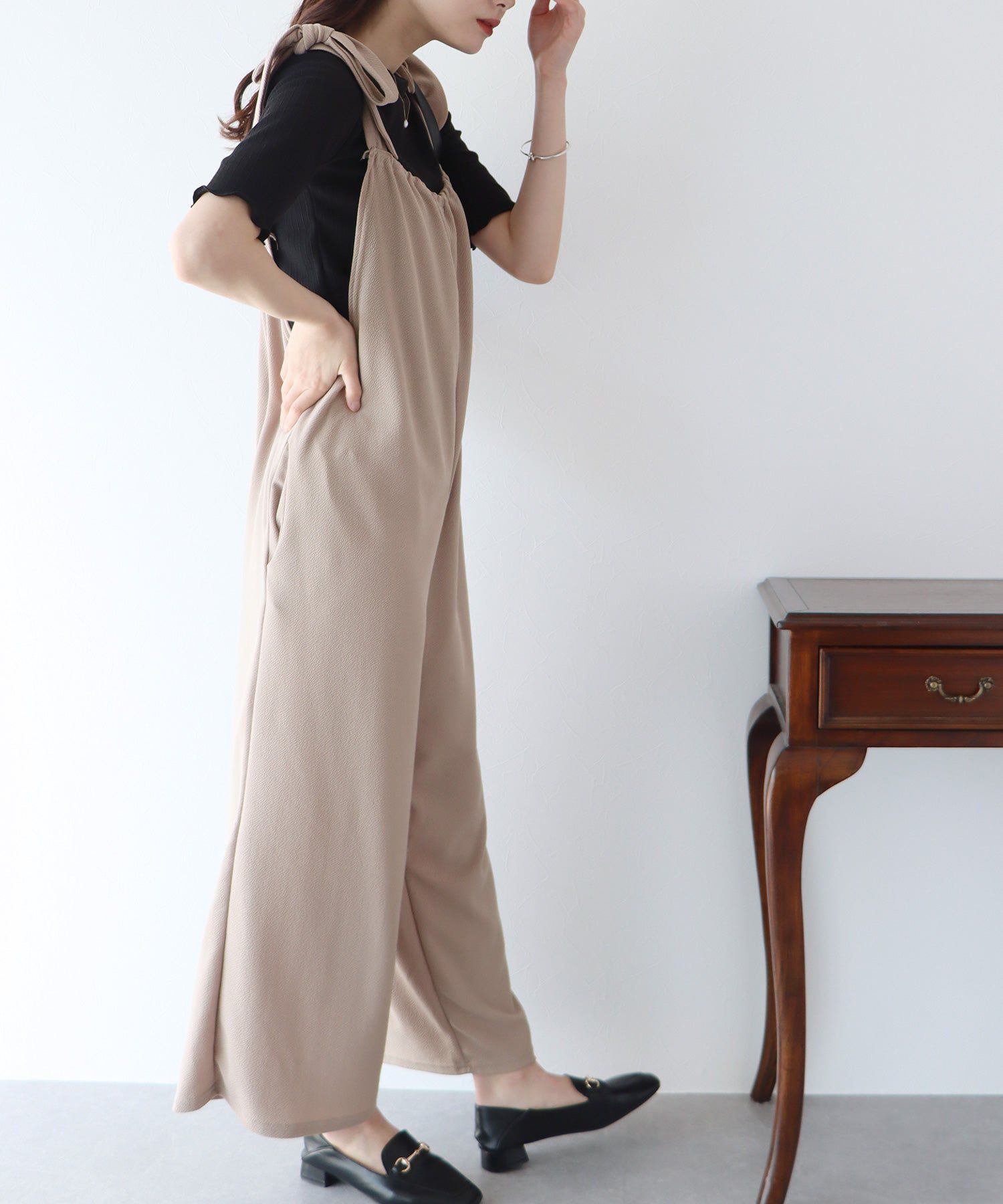 日本 BLUE EAST - 休閒扭結垂墜連身褲-水藍