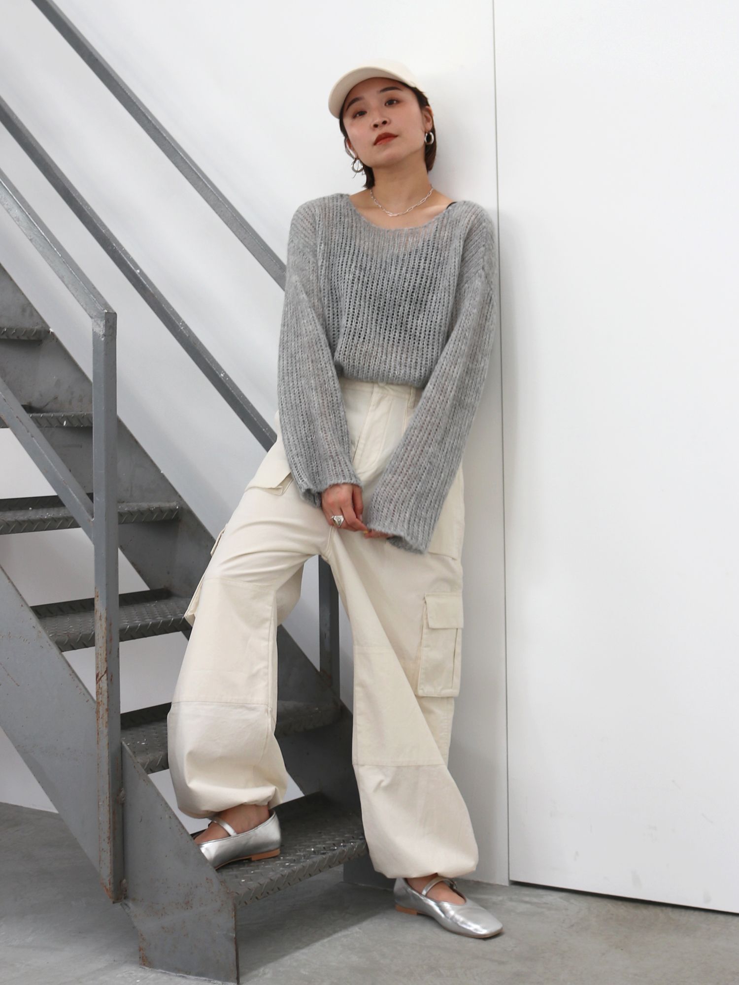 日本 Ungrid - 質感鉤針落肩針織上衣-淺灰 (F)