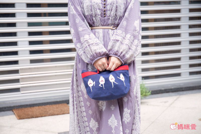 日本 Chepeli - 雞蛋人 2way伸縮容量變身手提包-海軍水手-深藍 (26x30x6cm)