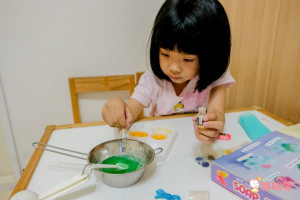 讓孩子愛上洗手！美國 KLUTZ 肥皂DIY、創意手作系列