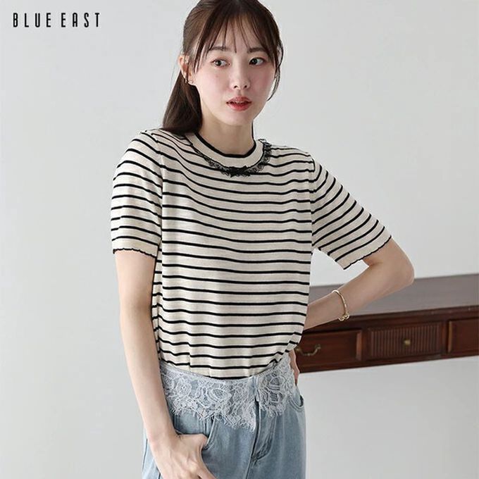 日本 BLUE EAST - 蕾絲蝴蝶結領條紋針織短袖上衣-海軍藍