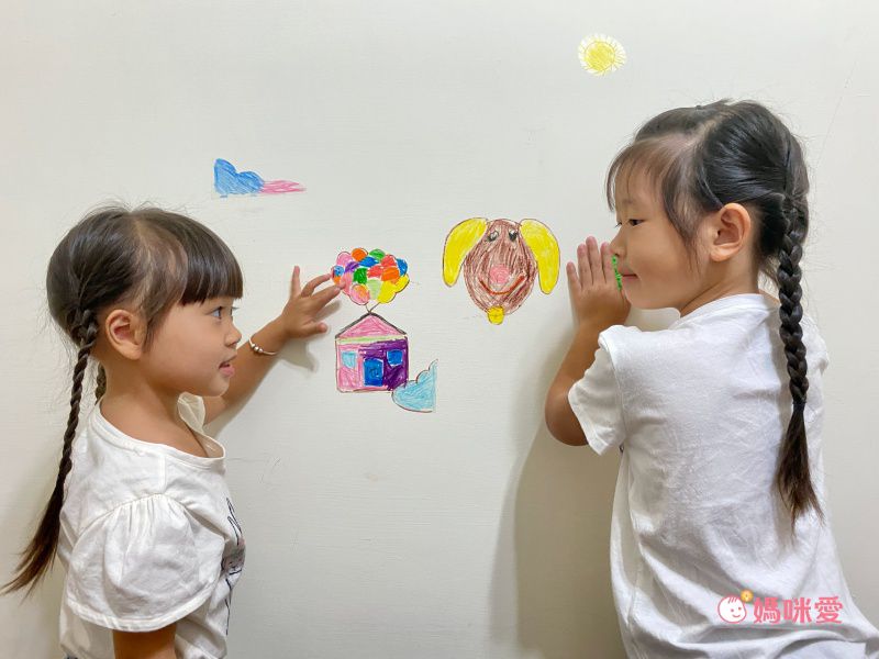 獨家！重複撕貼不傷牆【台灣 kidzcrayon】創意透光描圖貼紙