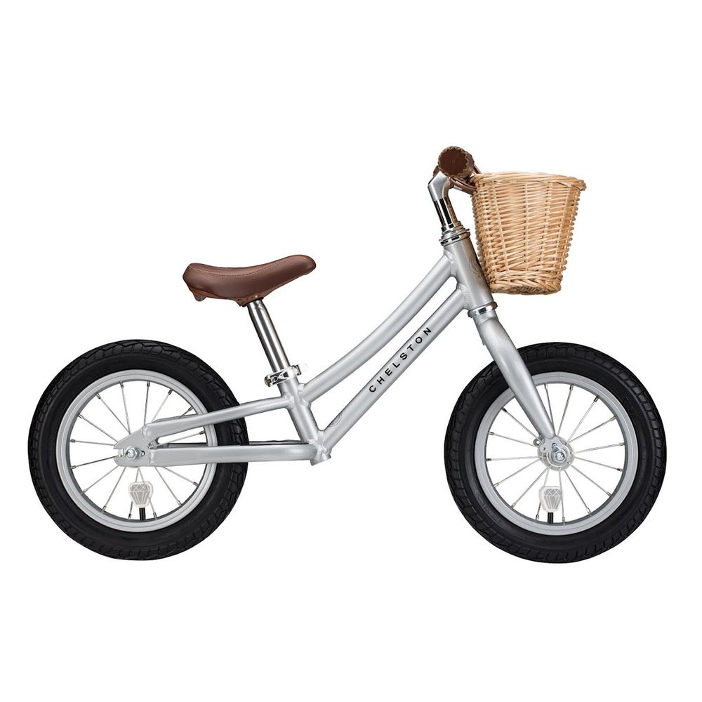 Chelston bikes - Mini Dutch 復古滑步車-太空灰-滑步車 x 1 , 手工編織竹籃 x 1 , 麻料內襯  x 1 , 3 歲以下專用ABS氣嘴蓋 x 1