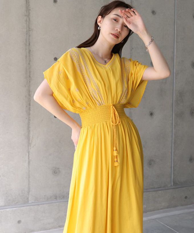 日本 Bab - 100%印度棉 素雅刺繡收腰短袖洋裝-象牙白