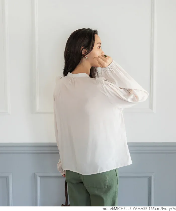 日本 COCA - 荷葉邊光澤緞面長袖襯衫-簡約黑