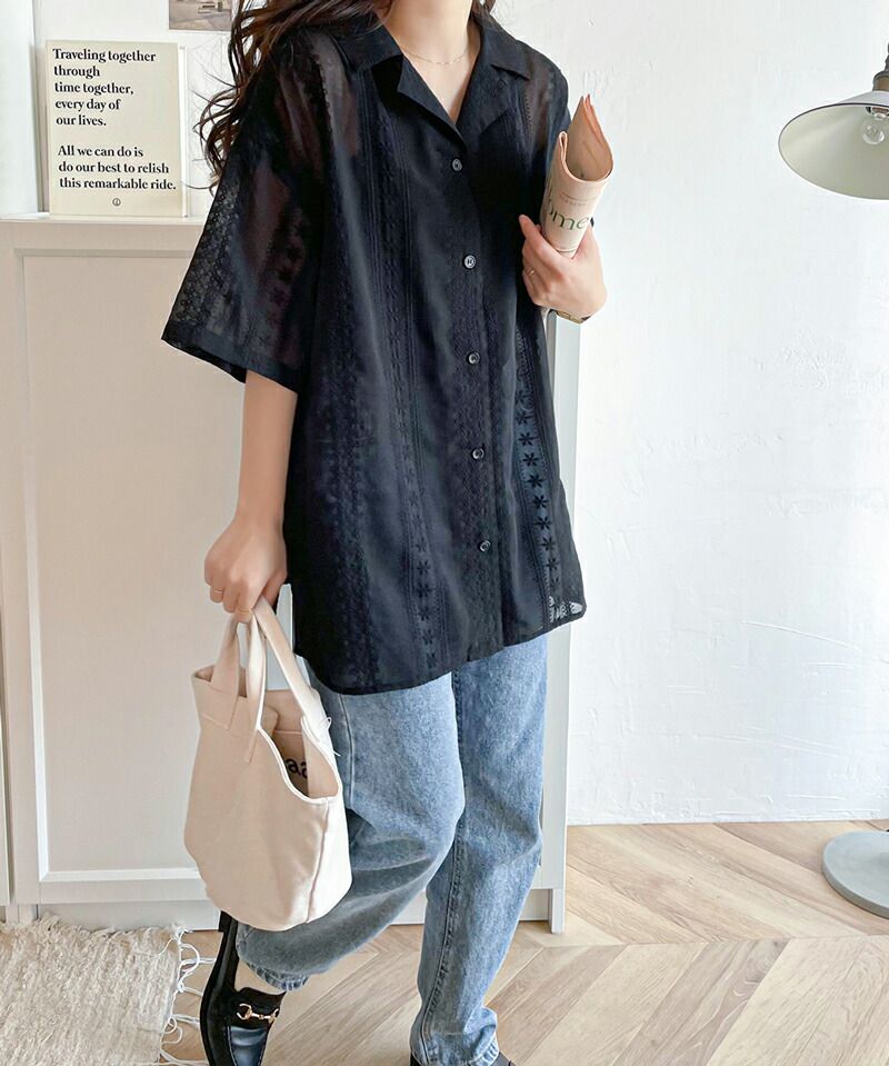 日本 Classical Elf - 空氣感花刺繡短袖襯衫-摩卡