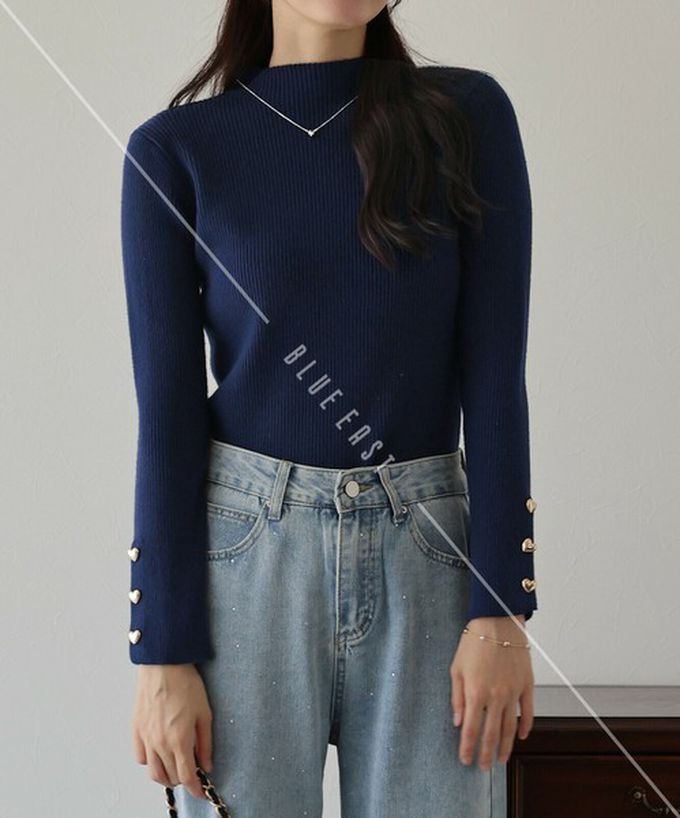 日本 BLUE EAST - 愛心金釦羅紋小高領長袖上衣-嫩粉紅