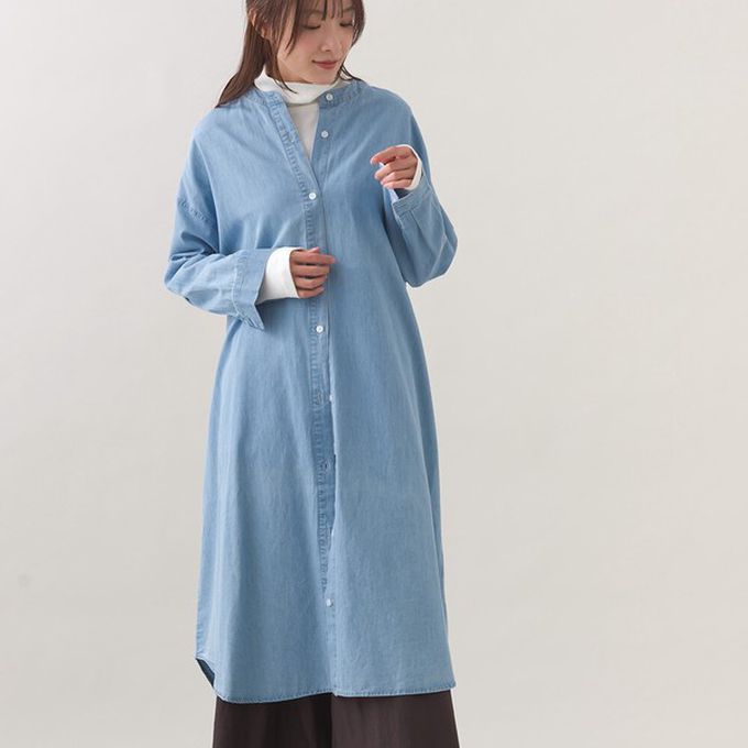 日本 OMNES - 柔軟丹寧風輕盈圓弧下擺長袖洋裝-淺藍