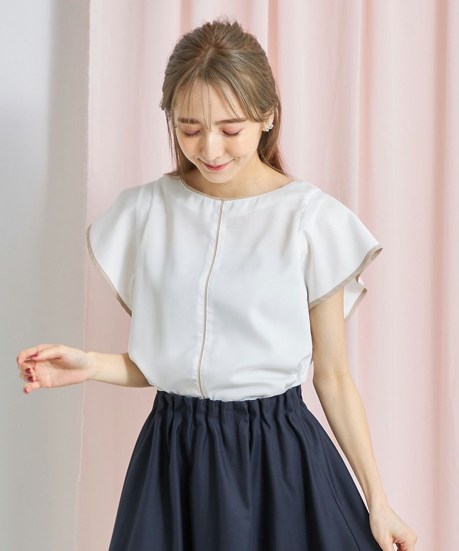 日本 tocco-closet - 撞色滾邊波浪袖上衣-天使白