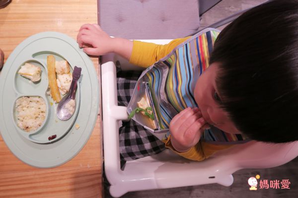 美國 green sprouts - 小綠芽魔鬼氈雙面防水/防食物掉落圍兜三入組-素色藍