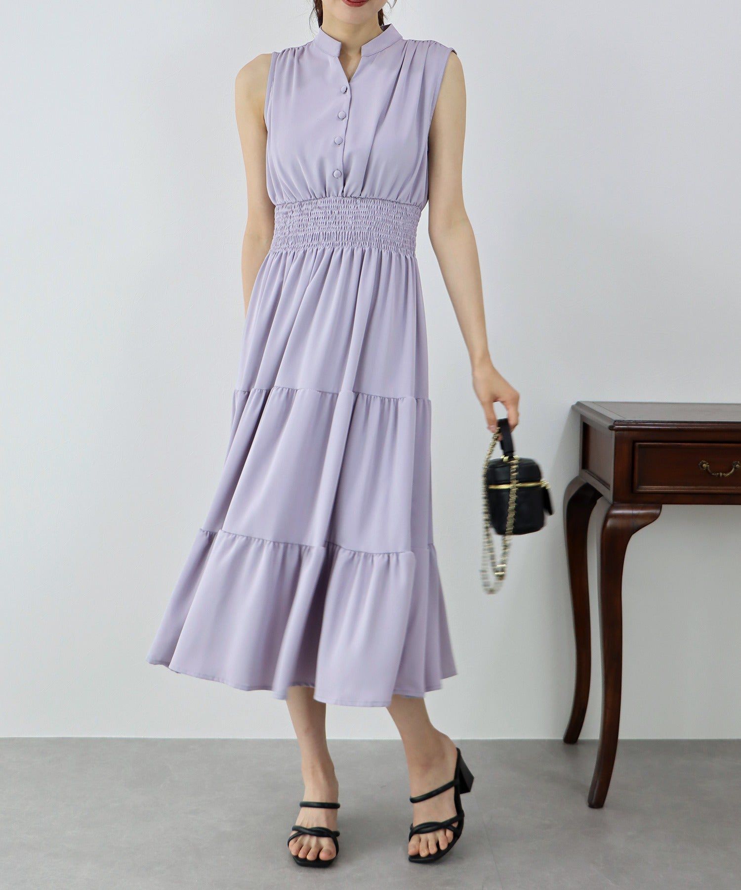 日本 BLUE EAST - 優雅小V領無袖洋裝-素色-摩卡