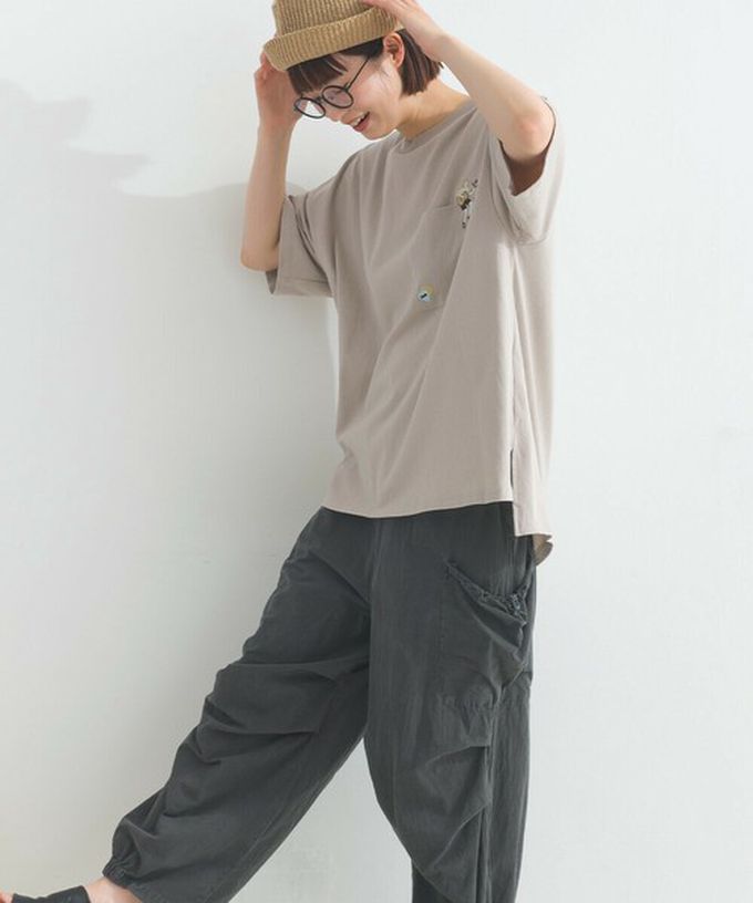 日本 Lupilien - 16OE天竺棉 俏皮刺繡五分袖上衣-彈吉他-卡其