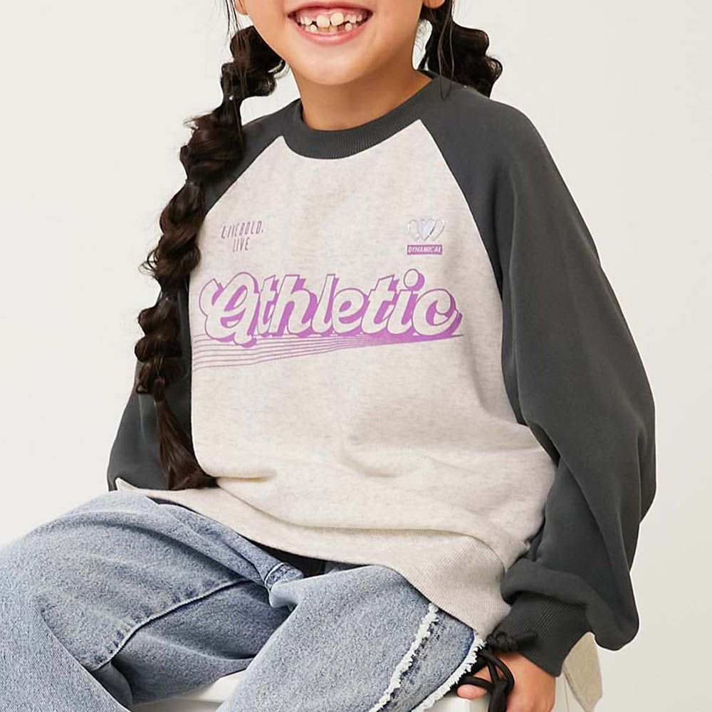 可愛女孩印花縮口長袖上衣-下擺開岔-燕麥X炭灰