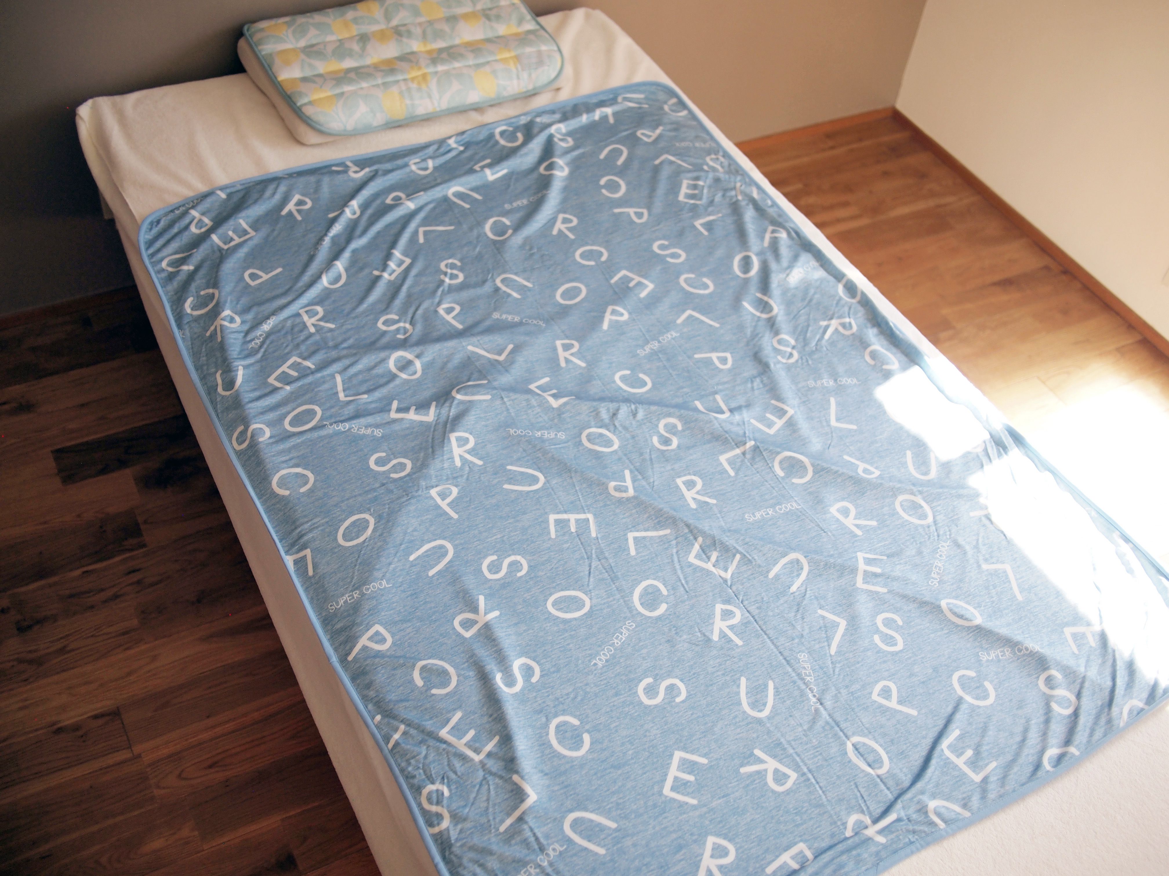 日本 DAIKAI - 接觸涼感毯-英文字母-水藍 (140x100cm)