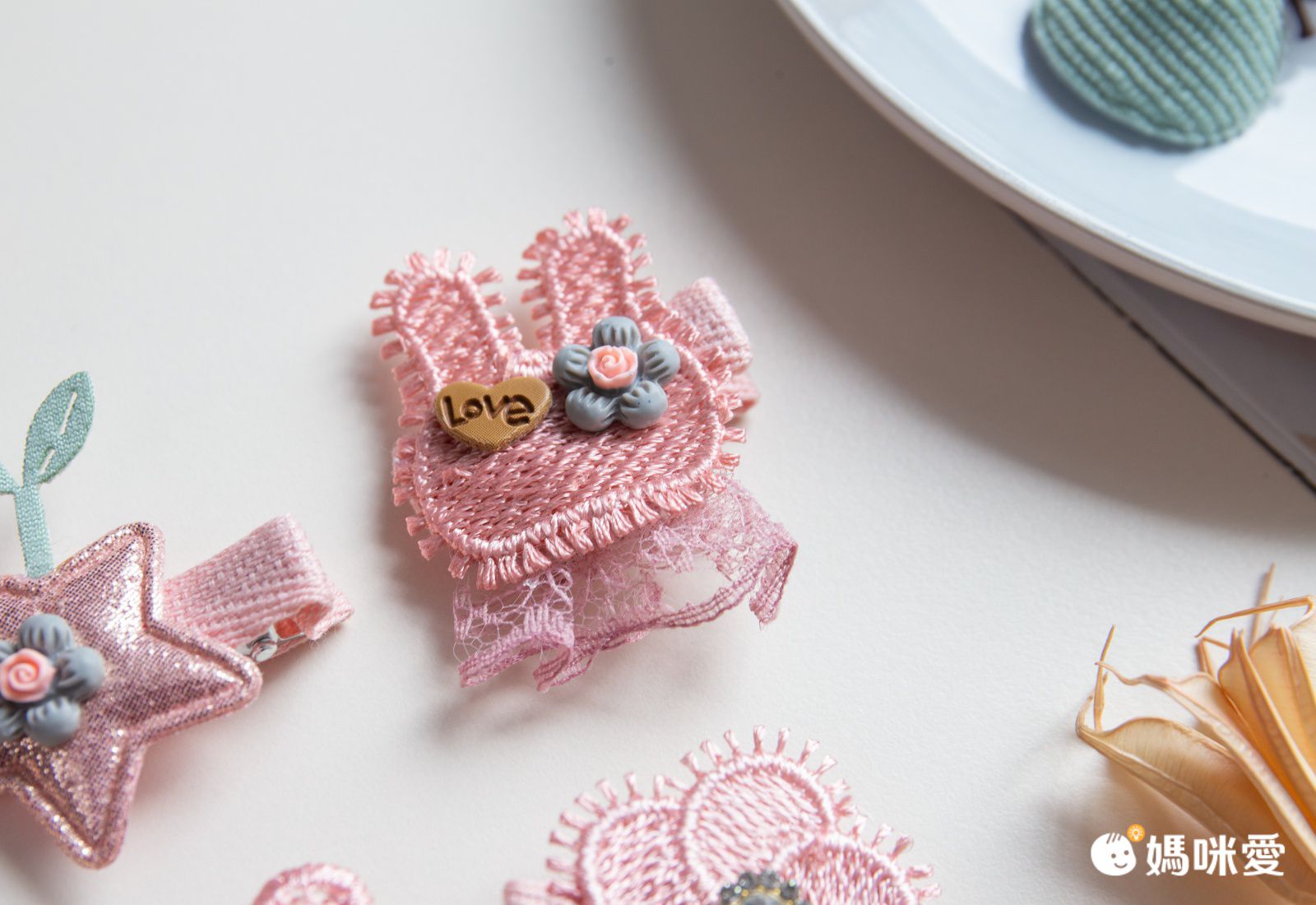 手工拼布蕾絲髮夾-萌萌兔 (一組5入)