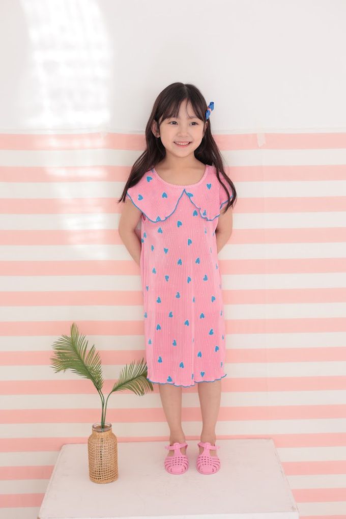 韓國 Dalla - 心紋細褶荷葉點綴連身洋裝-粉