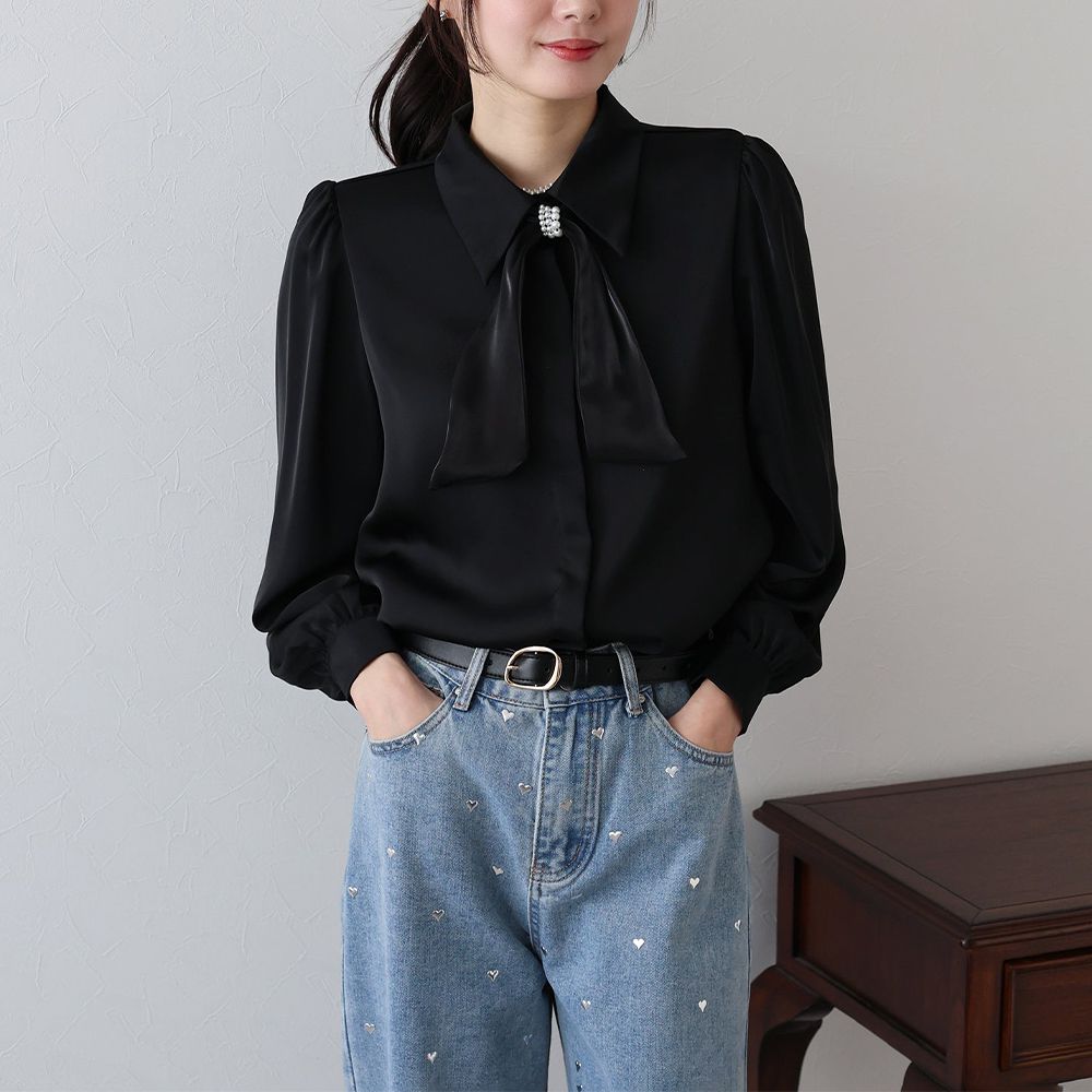 華美珍珠墜飾蝴蝶結緞面長袖襯衫-黑 (M)