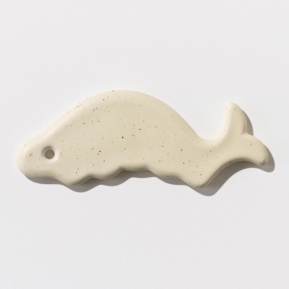 韓國 EDVIEW - 全身適用手工舒壓陶瓷刮痧板-米色海豚-1入