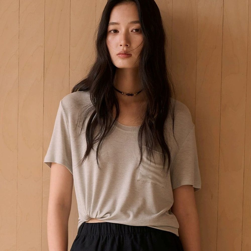 雲感天絲混亞麻口袋U領短袖上衣-淺灰藍