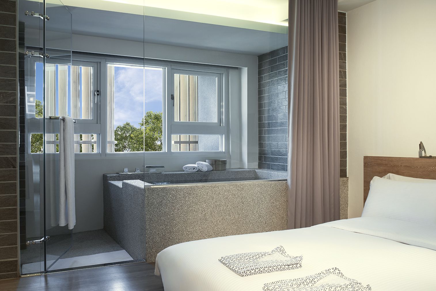 宜蘭泡溫泉吃美食｜捷絲旅礁溪館｜房內就有超大私人湯屋