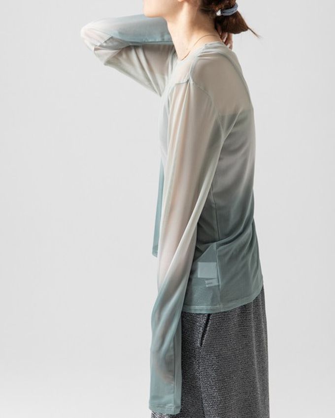 日本 gleam - 唯美漸層透膚圓領長袖上衣-橙棕x灰藍