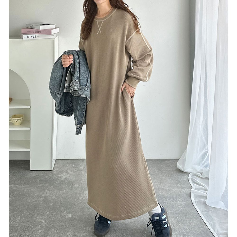 Java 俏麗縫線大口袋長袖洋裝-摩卡