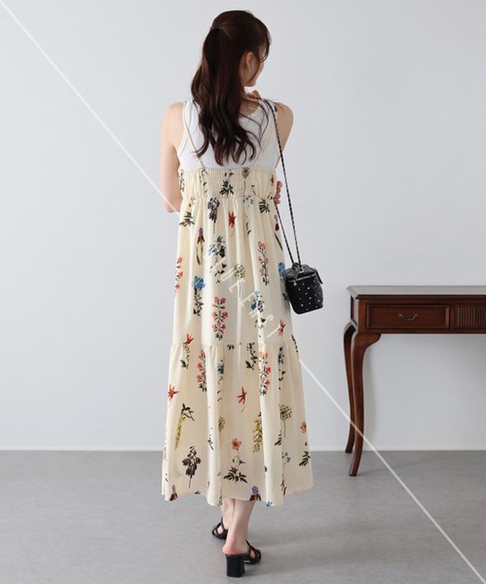 日本 BLUE EAST - 優雅皺摺度假花卉吊帶洋裝-黑 (M)