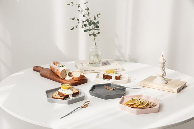 韓國 SSUEIM - Mariebel系列莫蘭迪陶瓷六角淺盤Ｍ (奶油白)