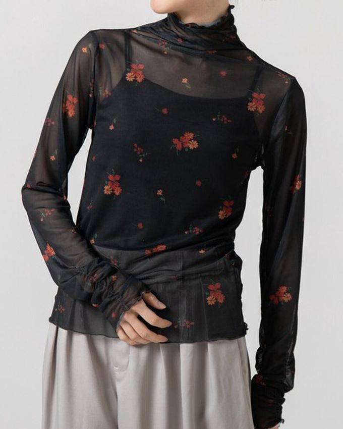 日本 gleam - 優雅小花木耳邊透膚高領長袖上衣-咖啡x黃花