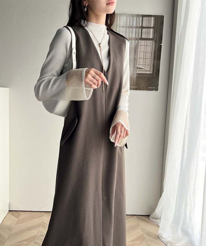 日本 Classical Elf - 簡約深V領氣質線條背心裙-卡其