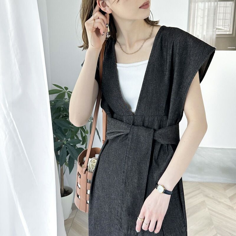 日本 Classical Elf - 丹寧前綁帶V領設計背心裙-黑