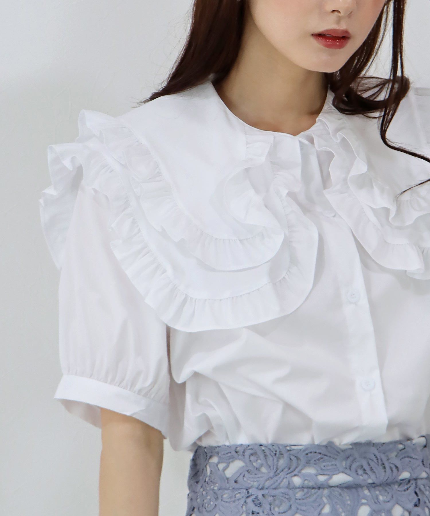 日本 BLUE EAST - 荷葉層次領泡泡短袖襯衫-條紋-水藍