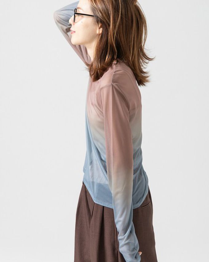 日本 gleam - 唯美漸層透膚圓領長袖上衣-杏x煙燻綠