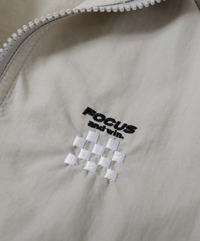 日本 devirock - 防潑水 袖配色輕量尼龍外套-刺繡logo-淺灰x天藍